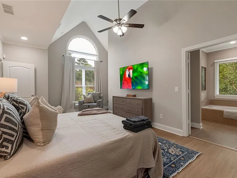 100 Hardwood Ln — Photo 17