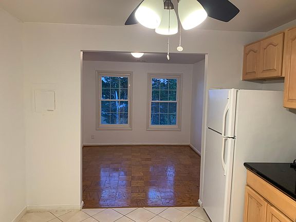 3rd image of 808 Quince Orchard Blvd APT 202