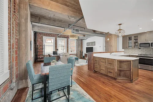 204 Travis St #4A Photo 1