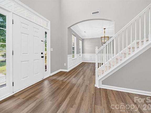 3rd image of 236 Glennallen Rd
