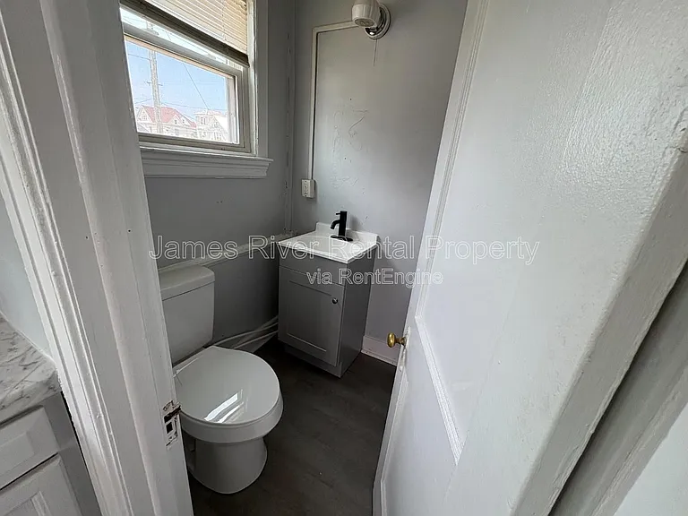 1003 Floyd St #5 — Photo 7