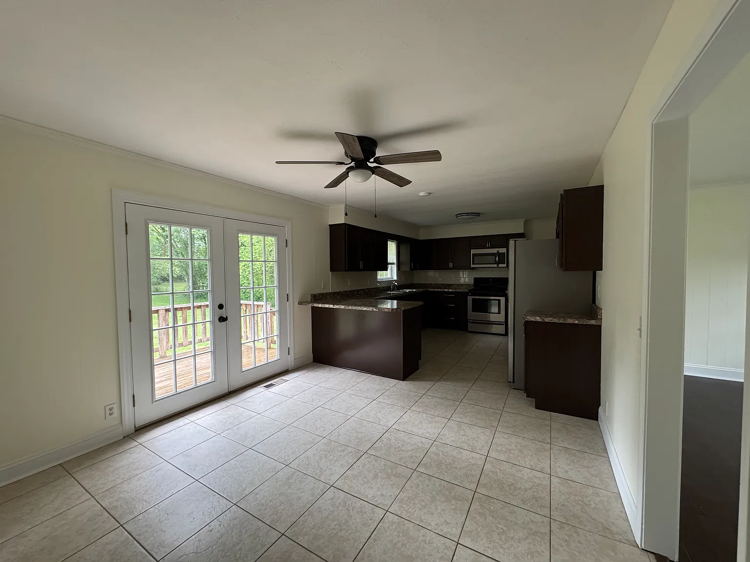 3 bed, 1200 sqft, $1,700 — Photo 2