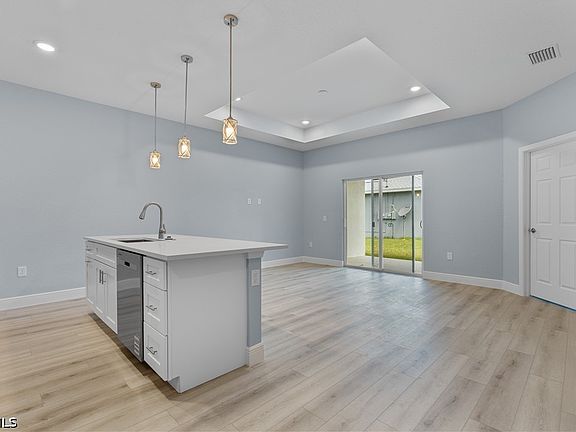 5th image of 1601 7th St E