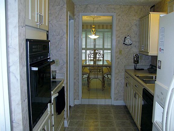 4th image of 10523 Evesborough Dr