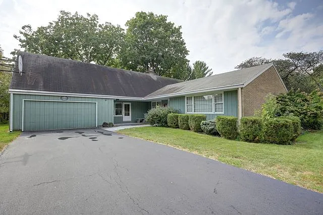 1510 Waverly Dr photo 1