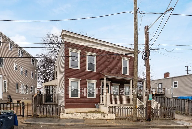 1809 Kendall St NE — Photo 1