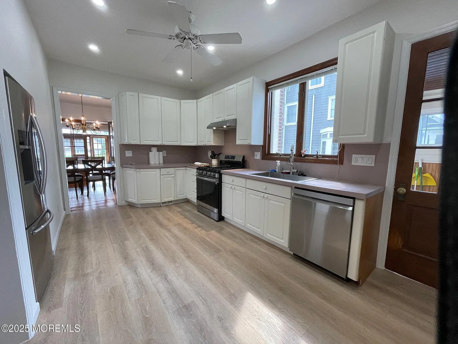 4 bed, 4.0 bath, 1619 sqft, $2,800 — Photo 3