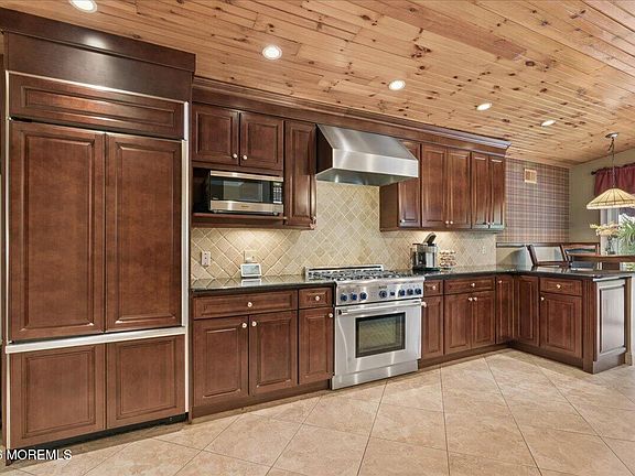 4th image of 276 Parkview Terrace