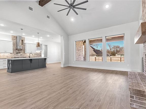5th image of 3256 Rose Hill Ln
