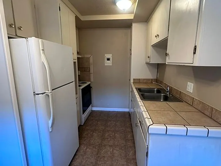 2544 Union St — Photo 66