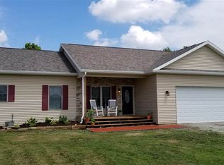 7433 S Sand Hill Ln, Bloomfield, IN 47424