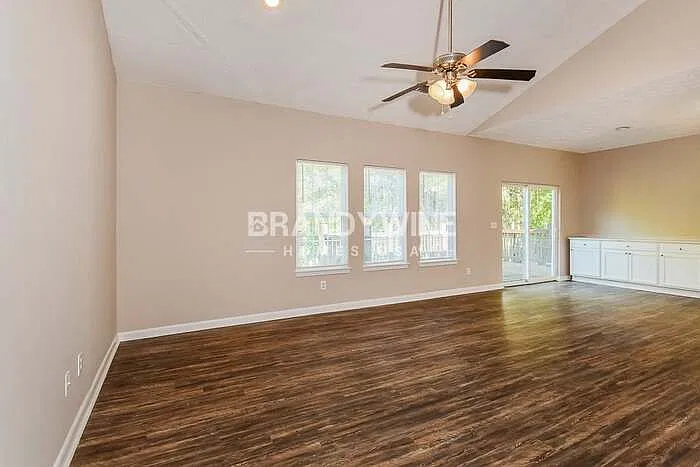 3 bed, 2.0 bath, 1482 sqft, $2,455 — Photo 4