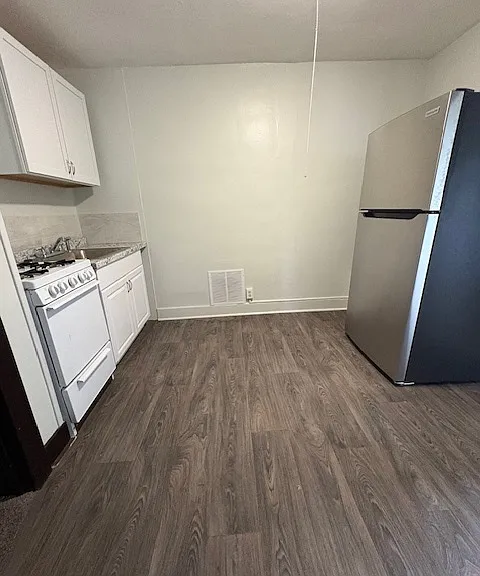 310 E Main St — Photo 3