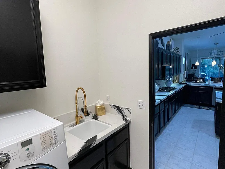 122 Kavenish Dr — Photo 10