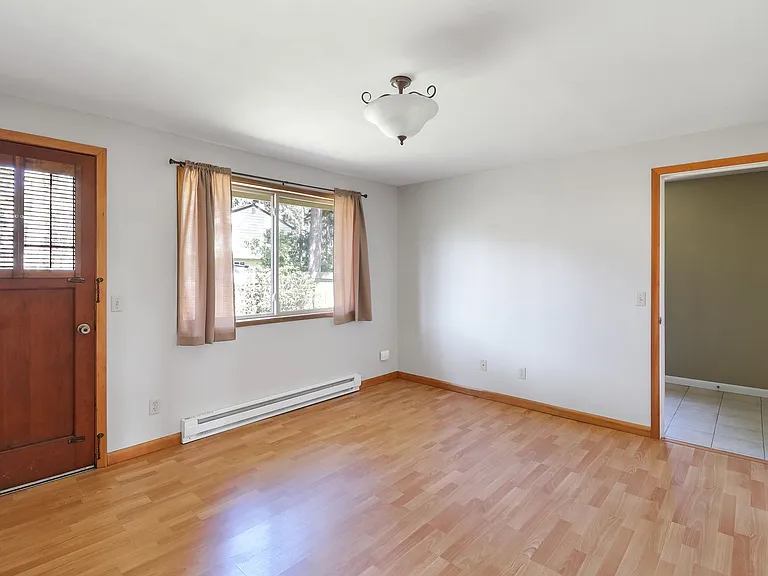 368 NW Columbia Dr — Photo 7