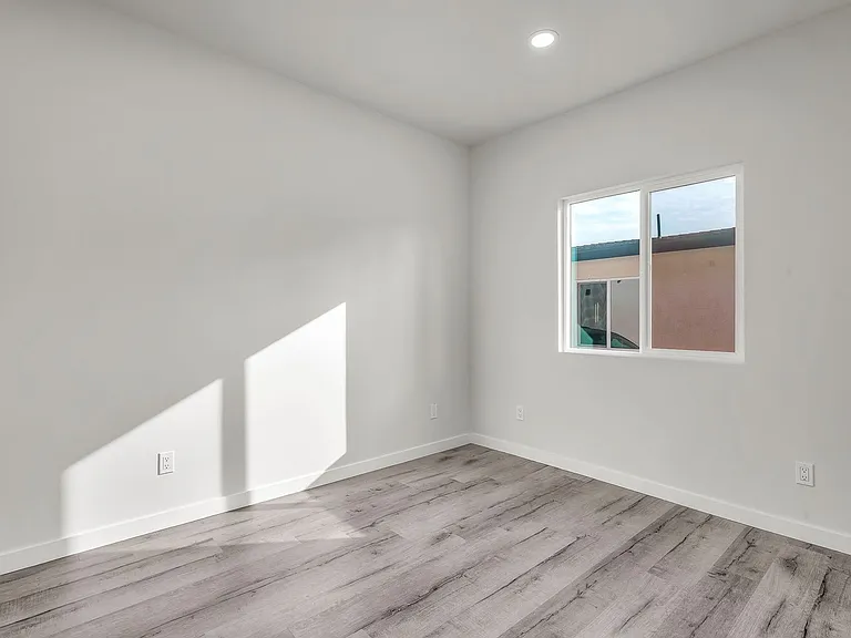 5842 Denver Ave — Photo 9