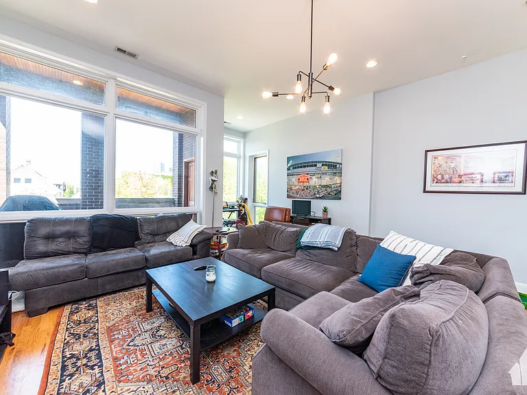 1133 W Addison St #3 — Photo 4