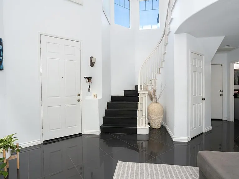 725 San Gabriel Pl — Photo 3