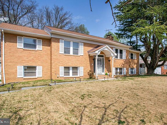 2nd image of 9432 Victoria Dr