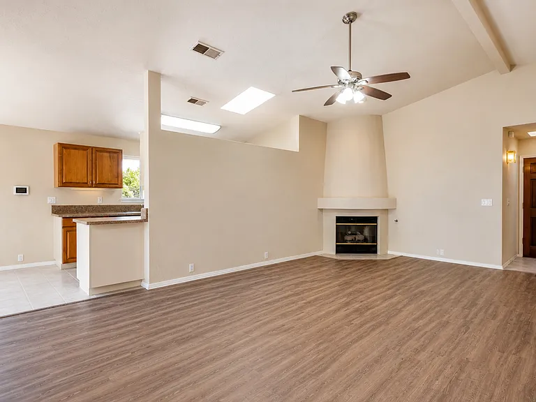 10916 Griffith Park Dr NE — Photo 3