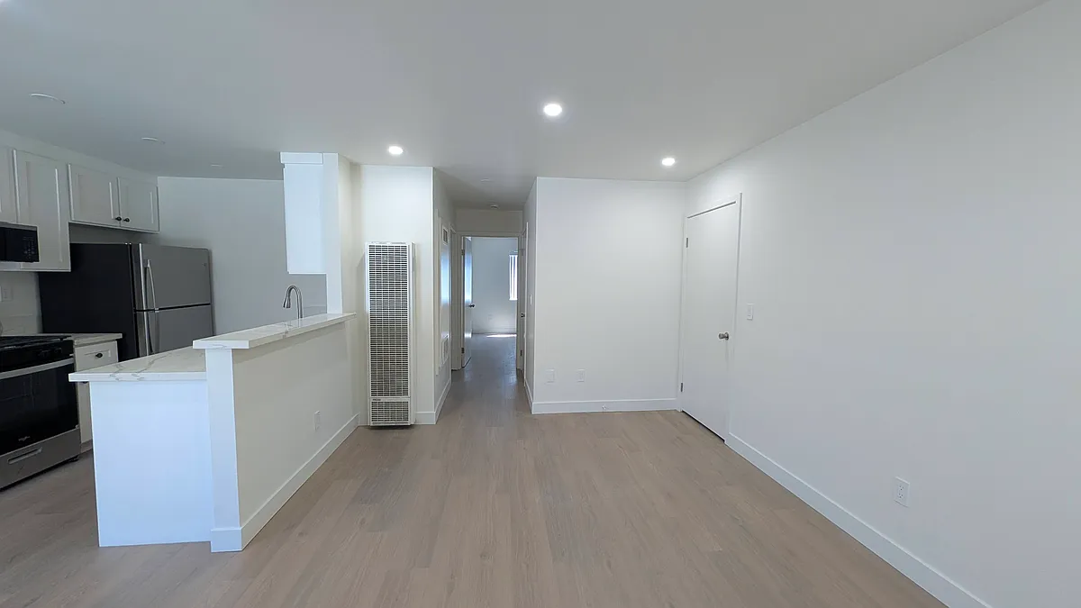 Building Photo - 1661 W 158th St #103