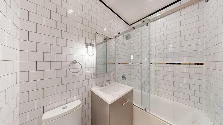 Rented by Bond New York | media 29