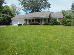 4 Split Rail Ln, East Setauket, NY 11733