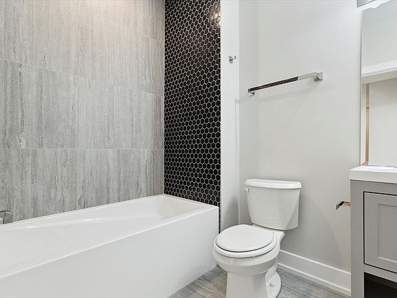 4th image of 2215 N 7th St Unit 12