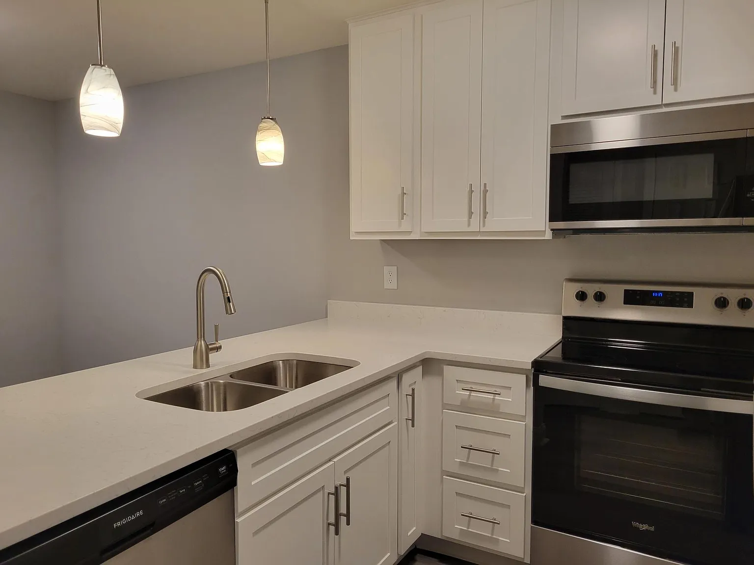 2 bed, 1000 sqft, $1,750 — Photo 2