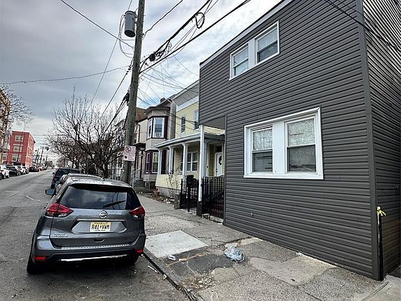 3rd image of 276 Ellison St