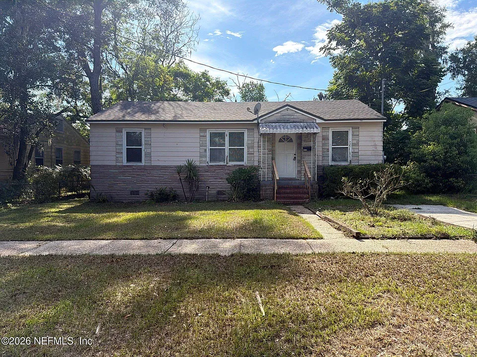 8028 Delaware Ave