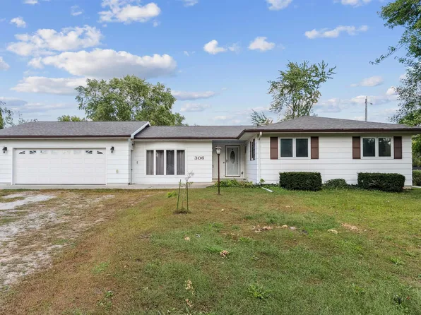 306 Southcrest Dr, Waterloo, IA 50702