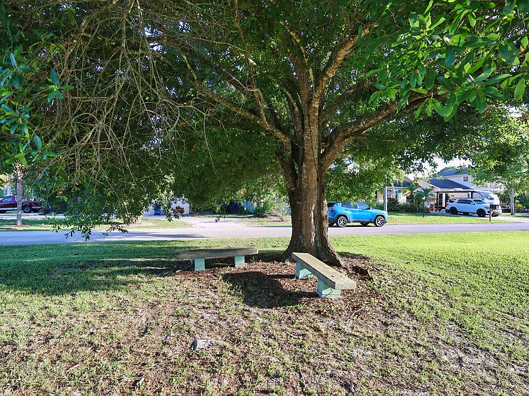 20th Ave — Photo 16