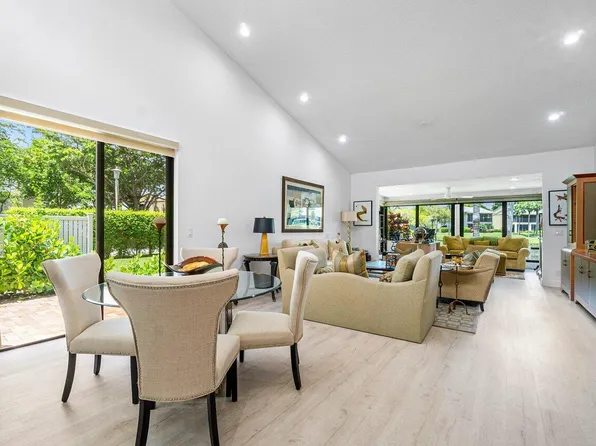 8 Eastgate Drive #A, Boynton Beach, FL 33436