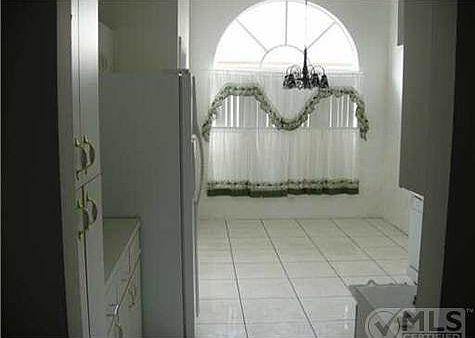 4th image of 4917 Broadstone Cir