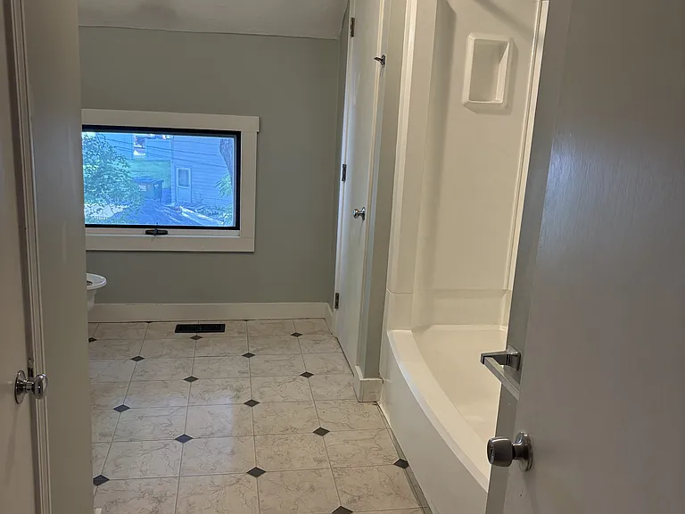 31 Maple St #4 — Photo 11