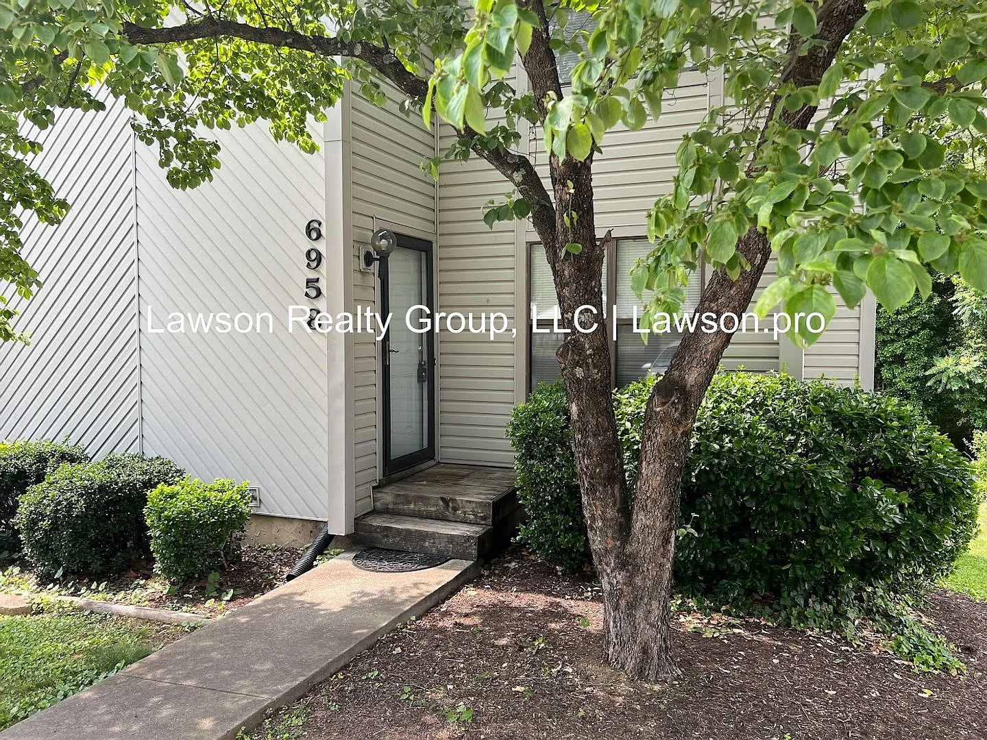 Spacious Two Bedroom in the Falls HOA in Roanoke County — Photo 1