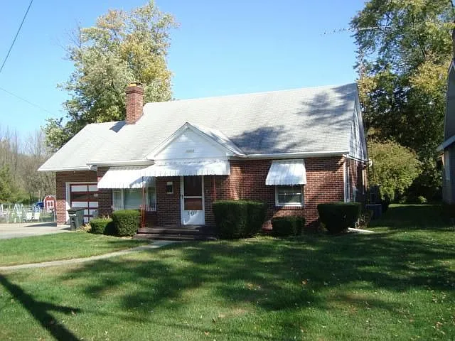 2019 Monroe St photo 1