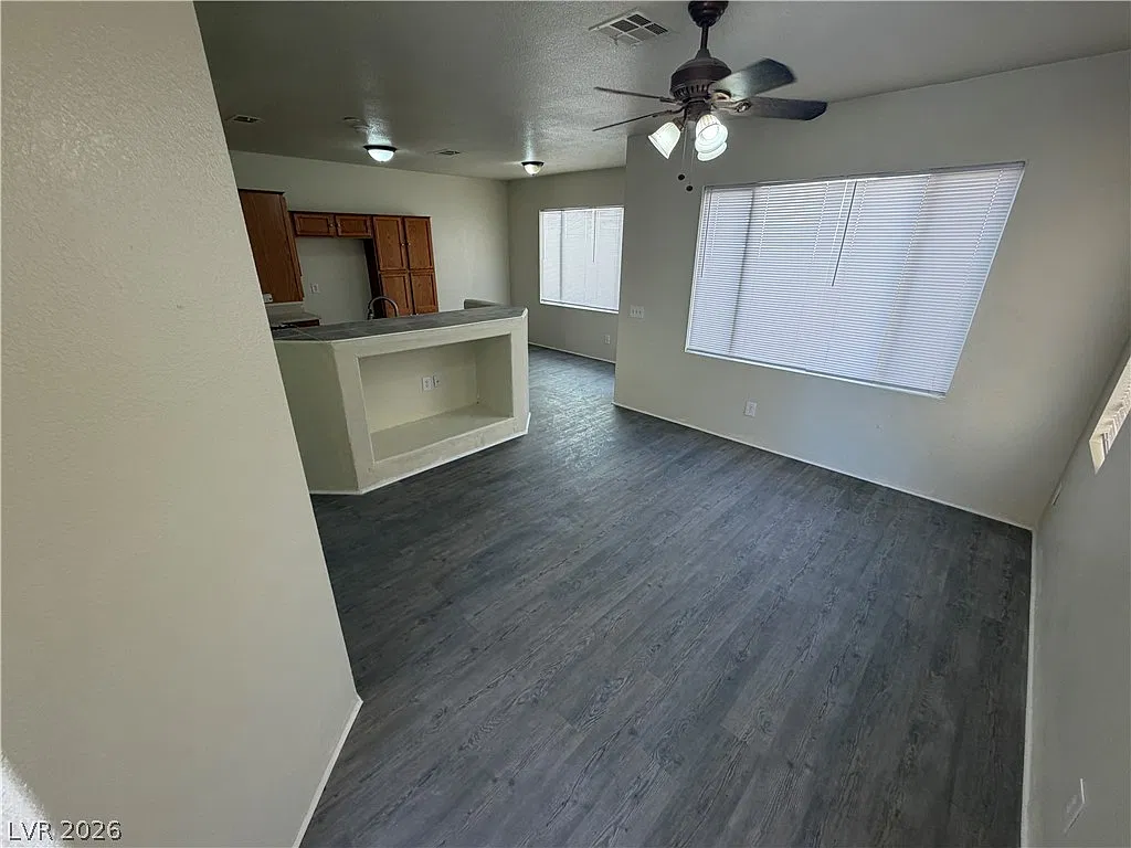 3 bed, 2.5 bath, 1171 sqft, $1,609 — Photo 2