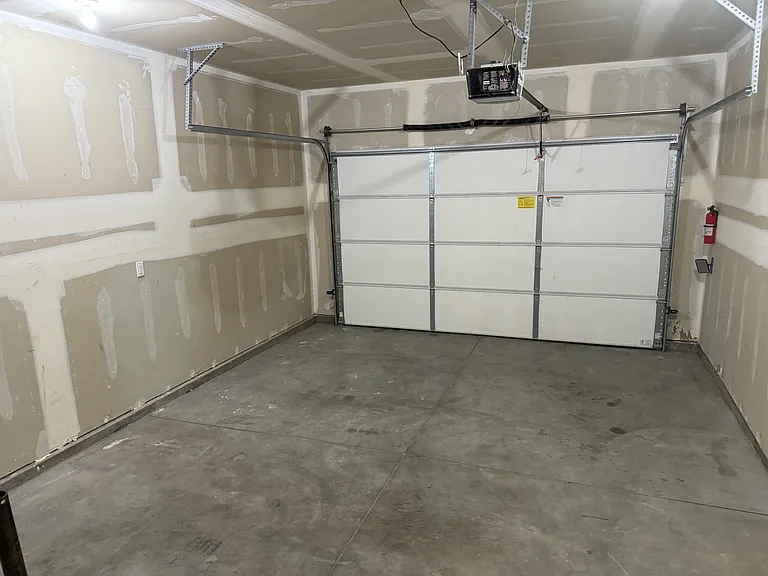 915 NW Maggie Ct #B — Photo 22
