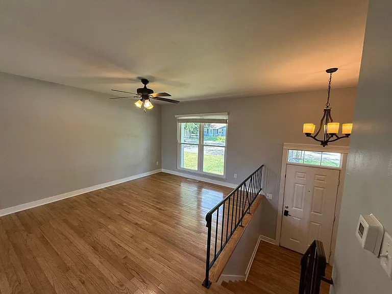 213 S Poplar Dr — Photo 4