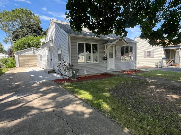 1009 Plum St, Aurora, IL 60506