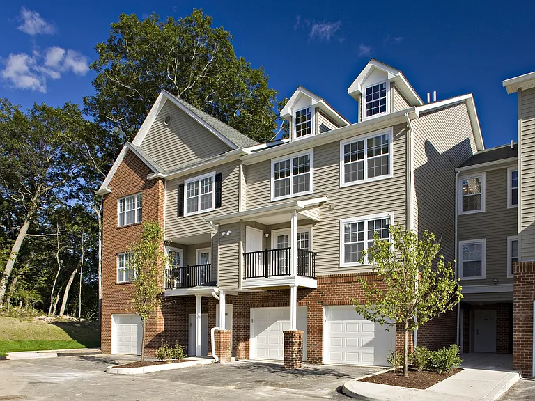 Huntington Townhomes — Photo 23