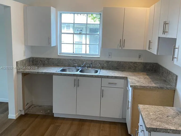 9761 W Heather Ln — Photo 3