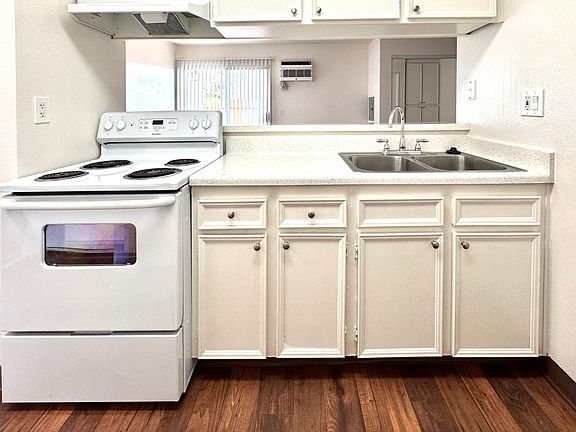 5th image of 5455 Kiowa Dr #33