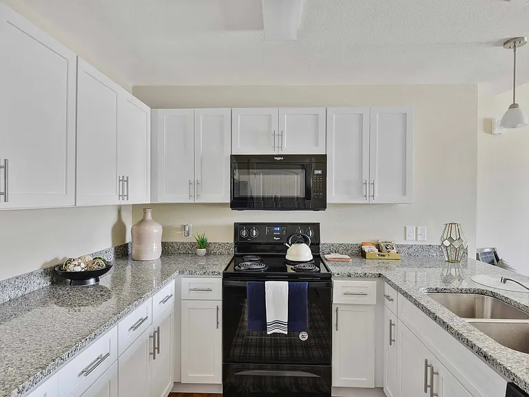 Icon Apartments — Photo 7