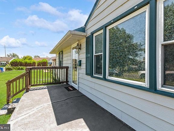 3rd image of 14 Sheldon Rd