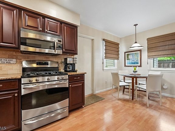 5th image of 17 Cooper Ct