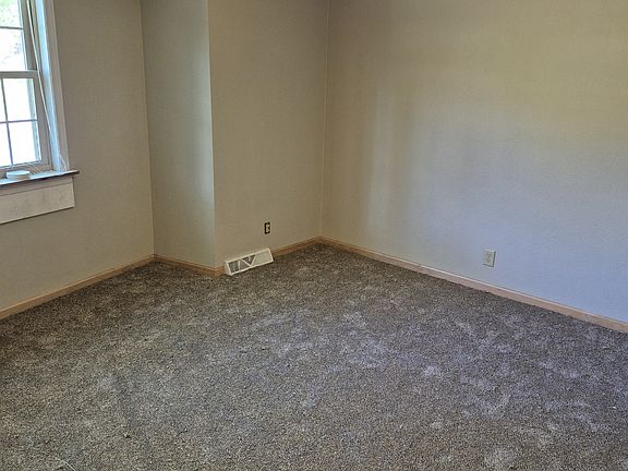 5th image of 3840 Richter Ave