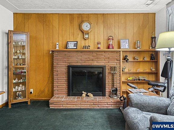 5th image of 888 Tierra Dr NE